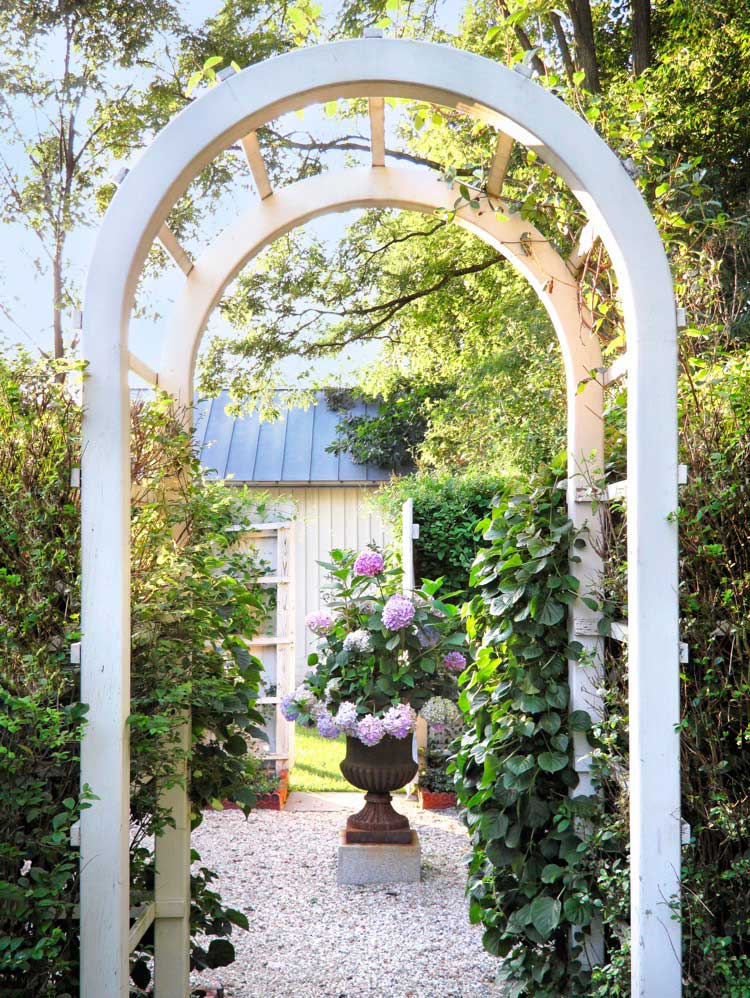 Thin Garden Arbour Small Gardens Ideas And Inspiration Scene Therapy