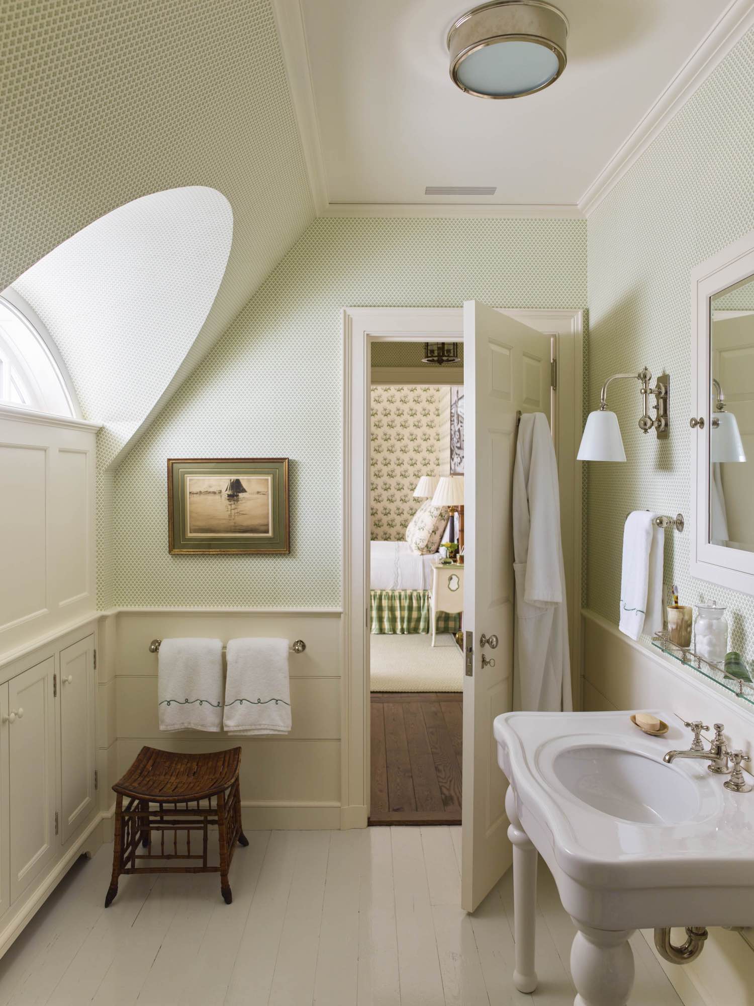 Dutch Colonial House Bathroom In The Eaves Scene Therapy