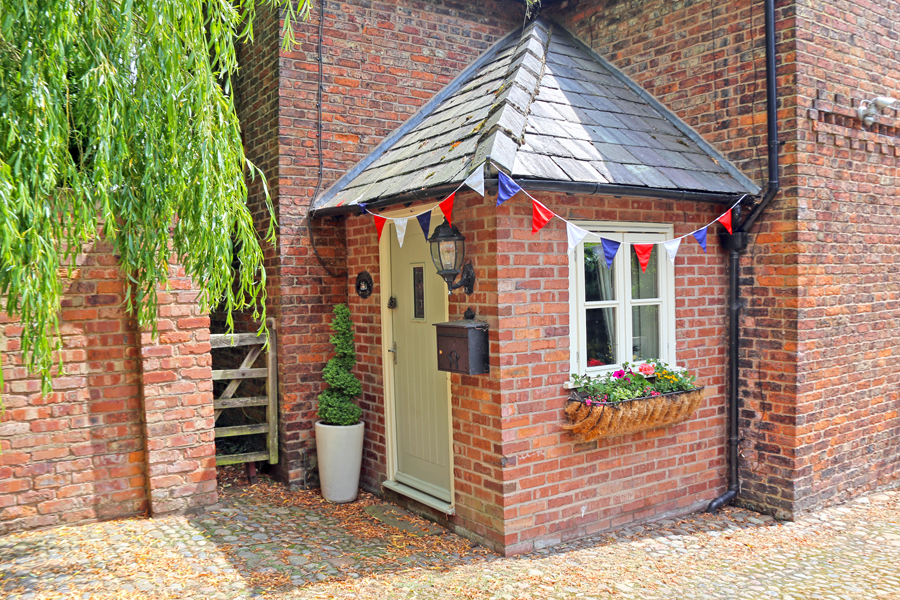 English cottage in Great Budworth, Cheshire Scene Therapy